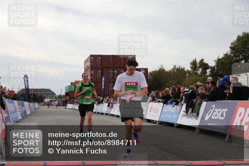 03.10.2025 - Köhlbrandbrückenlauf Yannick Fuchs http://msf.ph/oto/8984711 03.10.2025 15:56:39 Ziel 7092, 7166, 8782, 9182 meine-sportfotos.de