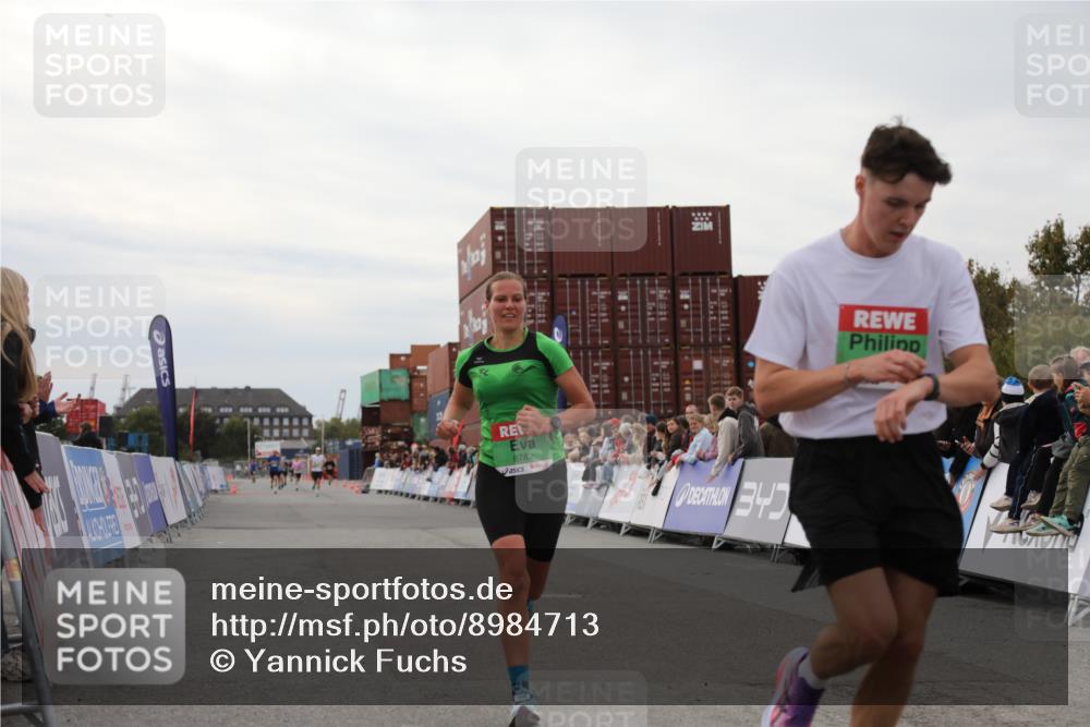 03.10.2025 - Köhlbrandbrückenlauf Yannick Fuchs http://msf.ph/oto/8984713 03.10.2025 15:56:39 Ziel 7092, 7166, 8782, 9182 meine-sportfotos.de