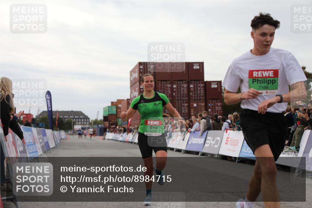 03.10.2025 - Köhlbrandbrückenlauf Yannick Fuchs http://msf.ph/oto/8984715 03.10.2025 15:56:39 Ziel 7092, 7166, 8782, 9182 meine-sportfotos.de