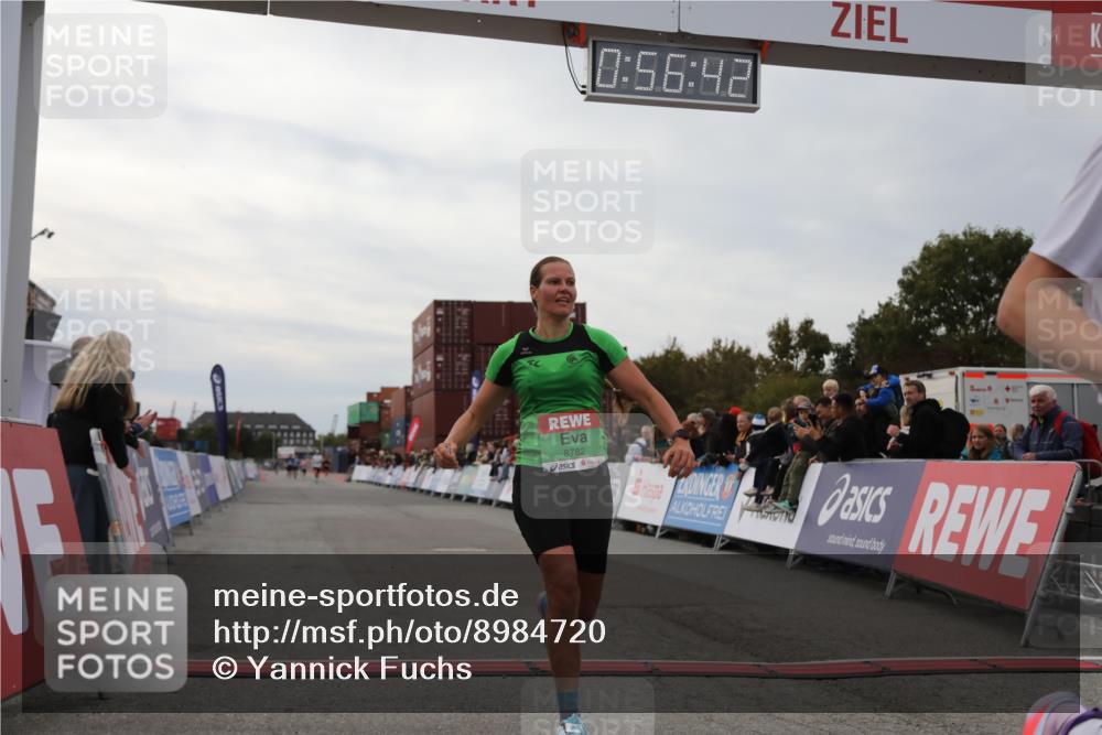 03.10.2025 - Köhlbrandbrückenlauf Yannick Fuchs http://msf.ph/oto/8984720 03.10.2025 15:56:40 Ziel 7092, 7166, 8782, 9182 meine-sportfotos.de
