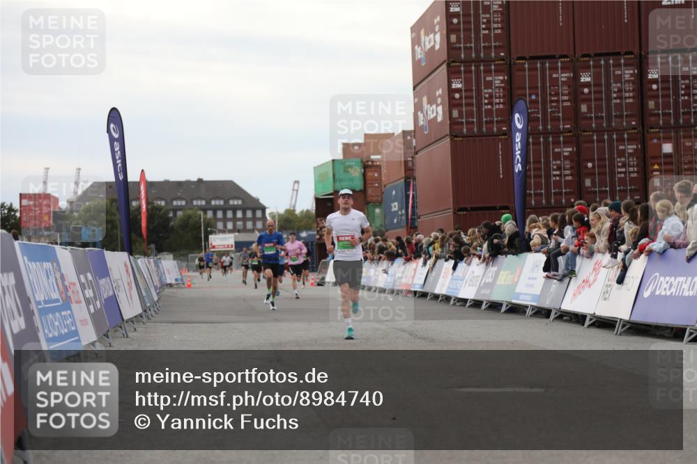 03.10.2025 - Köhlbrandbrückenlauf Yannick Fuchs http://msf.ph/oto/8984740 03.10.2025 15:56:49 Ziel 9226, 9664, 9665 meine-sportfotos.de