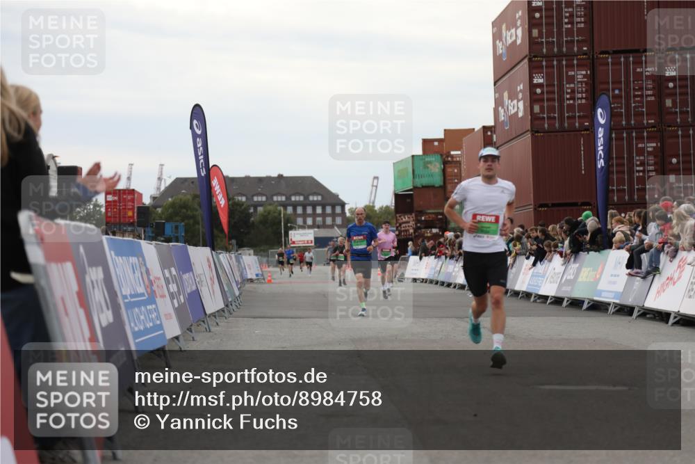 03.10.2025 - Köhlbrandbrückenlauf Yannick Fuchs http://msf.ph/oto/8984758 03.10.2025 15:56:50 Ziel 9226, 9664, 9665 meine-sportfotos.de