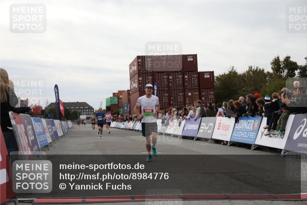 03.10.2025 - Köhlbrandbrückenlauf Yannick Fuchs http://msf.ph/oto/8984776 03.10.2025 15:56:51 Ziel 9226, 9664, 9665 meine-sportfotos.de