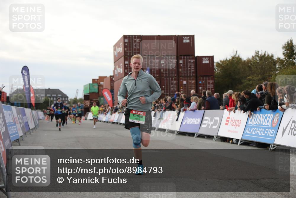 03.10.2025 - Köhlbrandbrückenlauf Yannick Fuchs http://msf.ph/oto/8984793 03.10.2025 16:09:34 Ziel 7609, 8984, 9150, 9301, 9410, 9419 meine-sportfotos.de