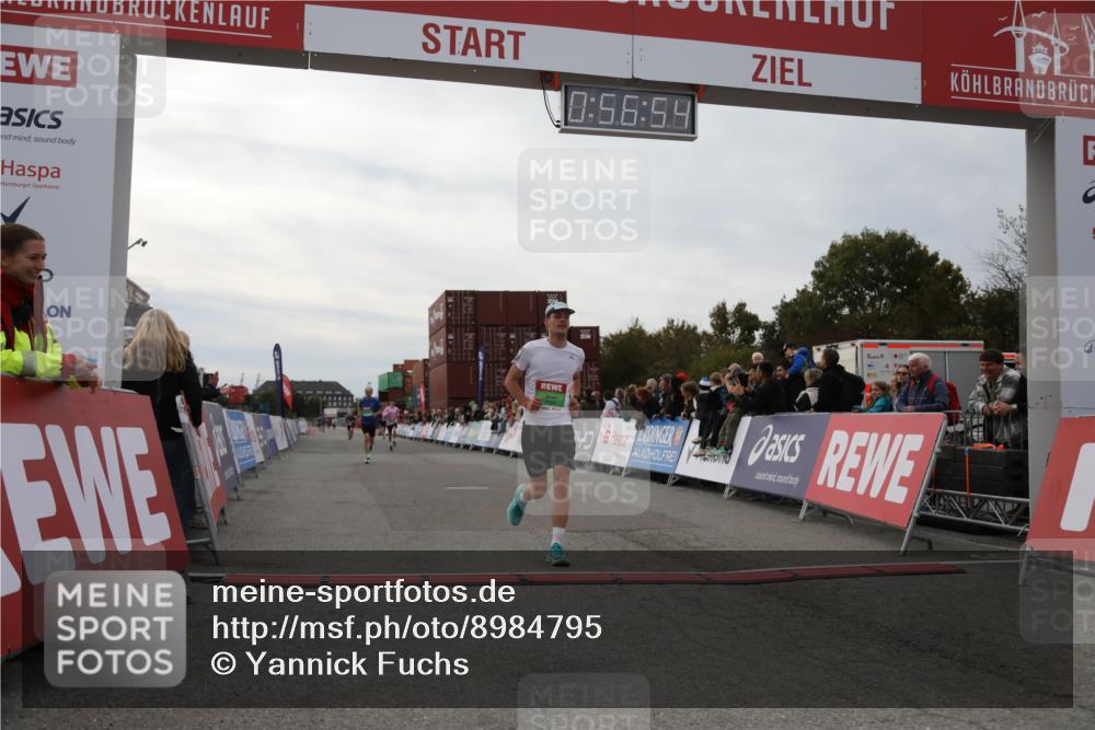 03.10.2025 - Köhlbrandbrückenlauf Yannick Fuchs http://msf.ph/oto/8984795 03.10.2025 15:56:52 Ziel 7882, 9226, 9664, 9665 meine-sportfotos.de
