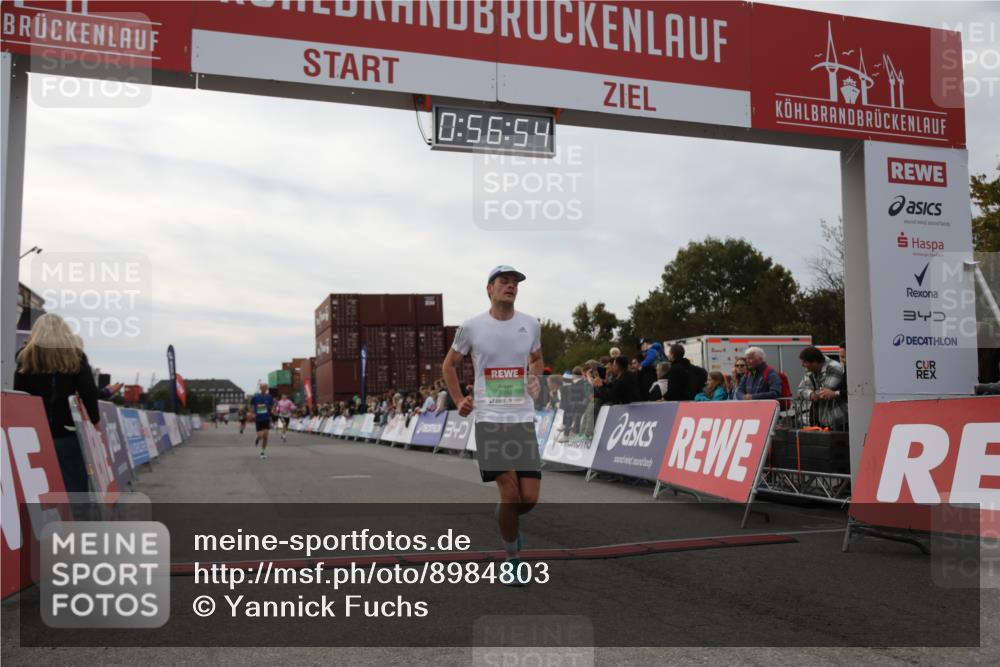 03.10.2025 - Köhlbrandbrückenlauf Yannick Fuchs http://msf.ph/oto/8984803 03.10.2025 15:56:53 Ziel 7882, 9226, 9664, 9665 meine-sportfotos.de