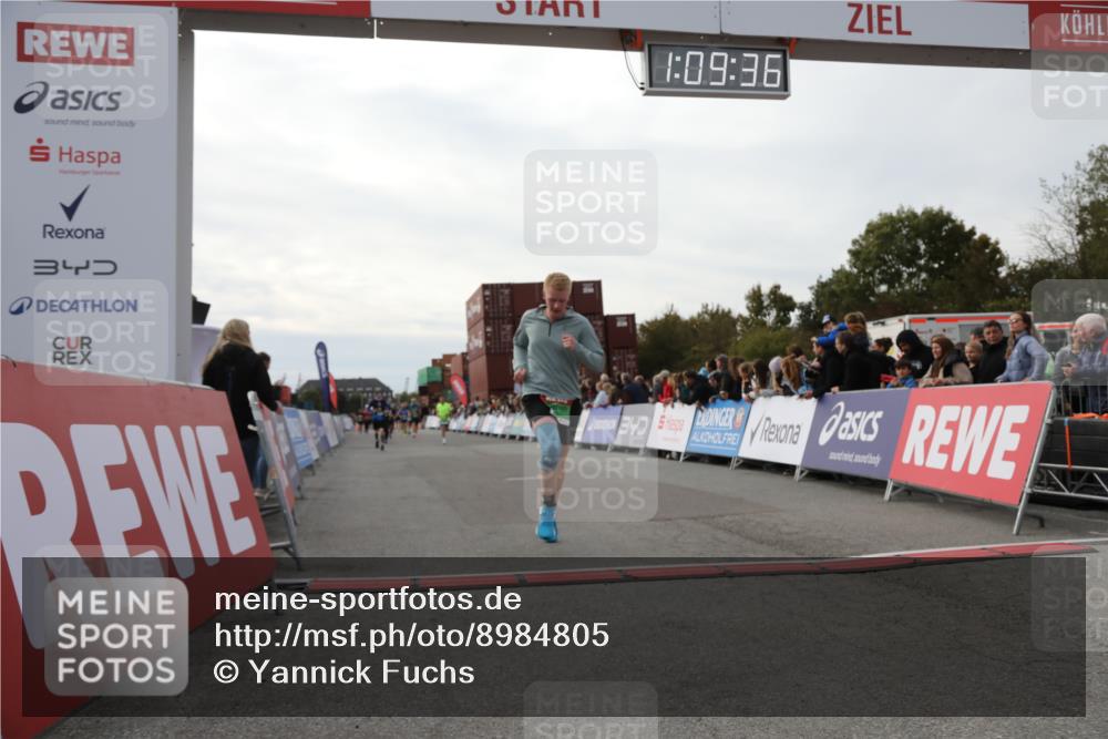 03.10.2025 - Köhlbrandbrückenlauf Yannick Fuchs http://msf.ph/oto/8984805 03.10.2025 16:09:34 Ziel 7609, 8984, 9150, 9301, 9410, 9419 meine-sportfotos.de