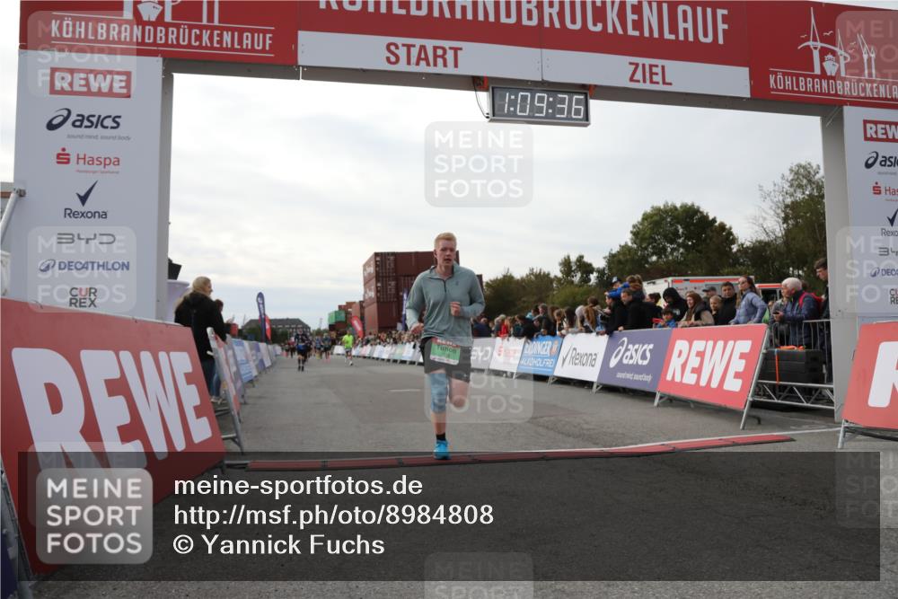 03.10.2025 - Köhlbrandbrückenlauf Yannick Fuchs http://msf.ph/oto/8984808 03.10.2025 16:09:35 Ziel 8984, 9024, 9150, 9301, 9410, 9419 meine-sportfotos.de