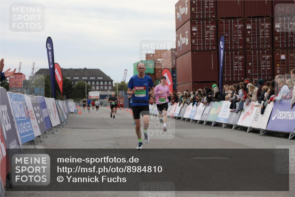 03.10.2025 - Köhlbrandbrückenlauf Yannick Fuchs http://msf.ph/oto/8984810 03.10.2025 15:56:54 Ziel 7882, 9226, 9664, 9665 meine-sportfotos.de