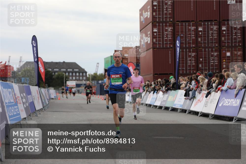 03.10.2025 - Köhlbrandbrückenlauf Yannick Fuchs http://msf.ph/oto/8984813 03.10.2025 15:56:54 Ziel 7882, 9226, 9664, 9665 meine-sportfotos.de