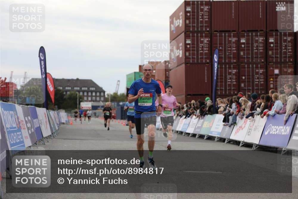 03.10.2025 - Köhlbrandbrückenlauf Yannick Fuchs http://msf.ph/oto/8984817 03.10.2025 15:56:54 Ziel 7882, 9226, 9664, 9665 meine-sportfotos.de