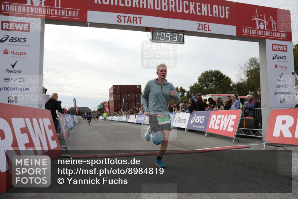 03.10.2025 - Köhlbrandbrückenlauf Yannick Fuchs http://msf.ph/oto/8984819 03.10.2025 16:09:35 Ziel 8984, 9024, 9150, 9301, 9410, 9419 meine-sportfotos.de