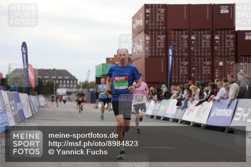 03.10.2025 - Köhlbrandbrückenlauf Yannick Fuchs http://msf.ph/oto/8984823 03.10.2025 15:56:55 Ziel 7882, 9226, 9664, 9665 meine-sportfotos.de