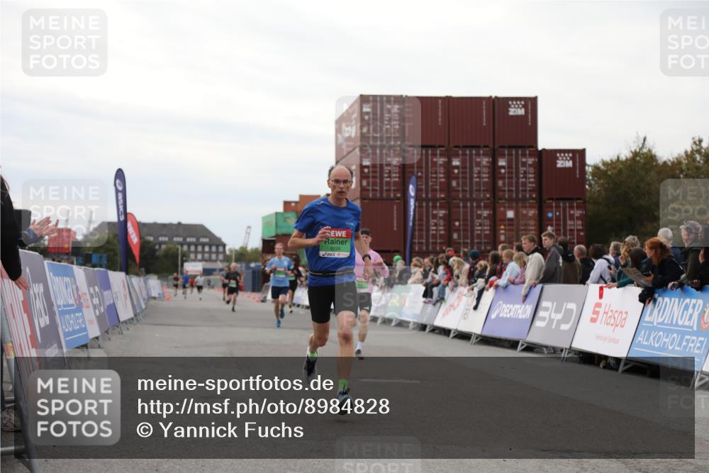03.10.2025 - Köhlbrandbrückenlauf Yannick Fuchs http://msf.ph/oto/8984828 03.10.2025 15:56:55 Ziel 7882, 9226, 9664, 9665 meine-sportfotos.de