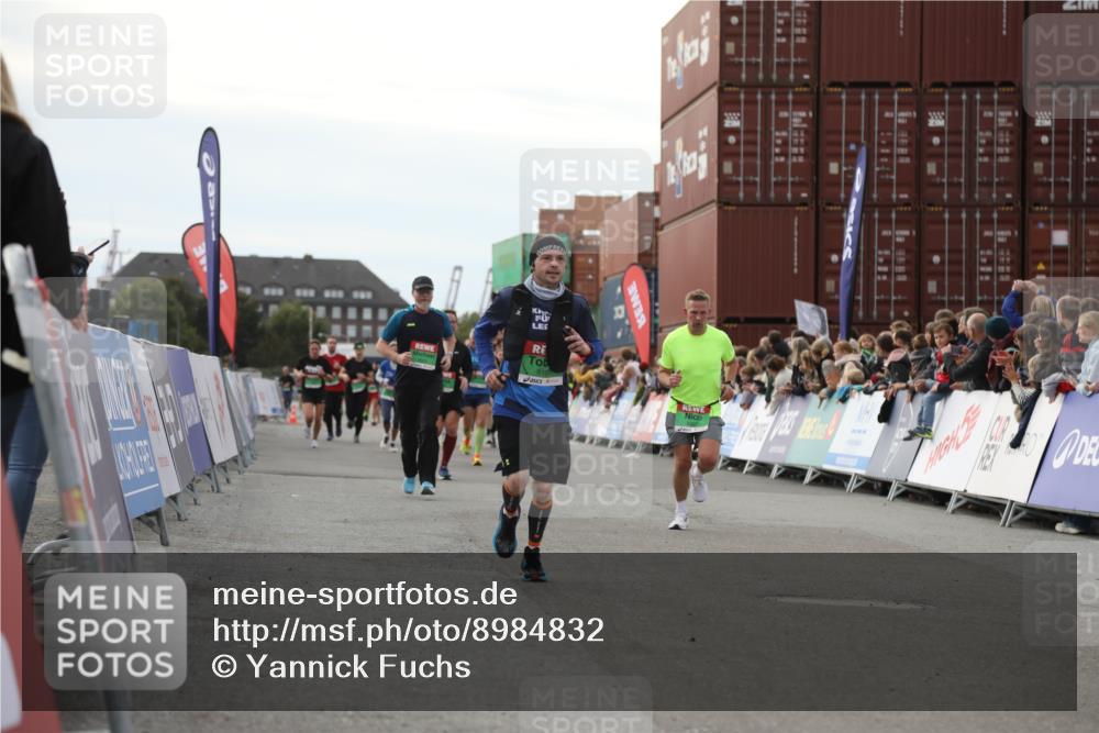 03.10.2025 - Köhlbrandbrückenlauf Yannick Fuchs http://msf.ph/oto/8984832 03.10.2025 16:09:38 Ziel 8826, 8834, 9024, 9150, 9301, 9419, 9567 meine-sportfotos.de