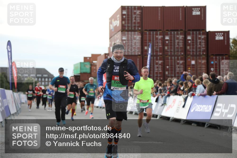 03.10.2025 - Köhlbrandbrückenlauf Yannick Fuchs http://msf.ph/oto/8984840 03.10.2025 16:09:39 Ziel 8814, 8826, 8834, 9024, 9150, 9301, 9567, 9748 meine-sportfotos.de