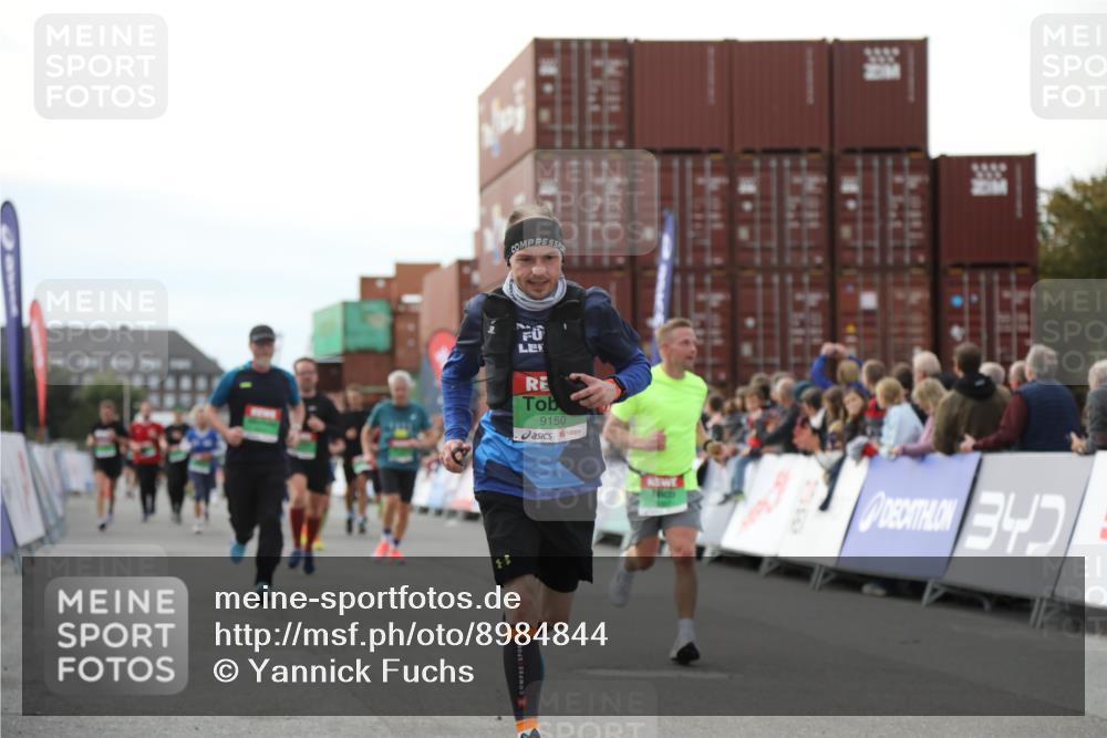 03.10.2025 - Köhlbrandbrückenlauf Yannick Fuchs http://msf.ph/oto/8984844 03.10.2025 16:09:39 Ziel 8814, 8826, 8834, 9024, 9150, 9301, 9567, 9748 meine-sportfotos.de