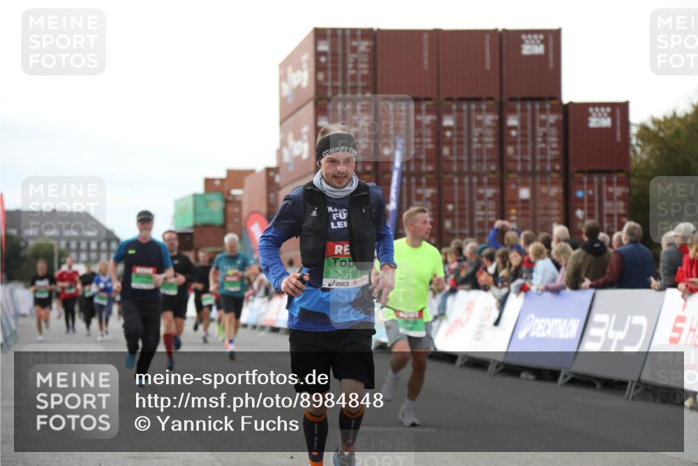 03.10.2025 - Köhlbrandbrückenlauf Yannick Fuchs http://msf.ph/oto/8984848 03.10.2025 16:09:39 Ziel 8814, 8826, 8834, 9024, 9150, 9301, 9567, 9748 meine-sportfotos.de