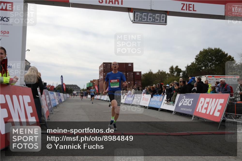 03.10.2025 - Köhlbrandbrückenlauf Yannick Fuchs http://msf.ph/oto/8984849 03.10.2025 15:56:56 Ziel 7882, 9226, 9664, 9665 meine-sportfotos.de