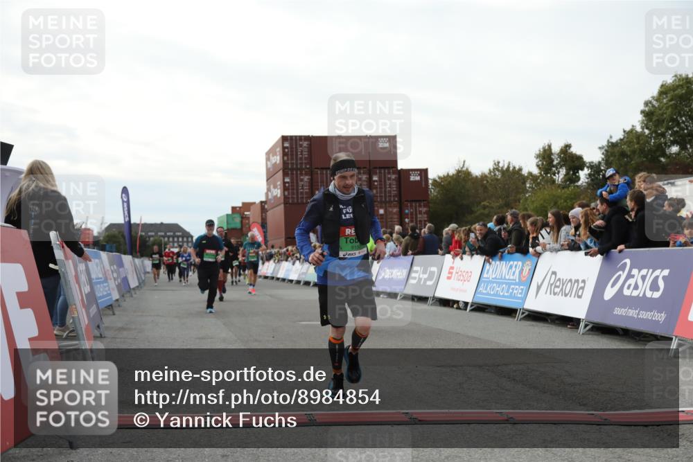 03.10.2025 - Köhlbrandbrückenlauf Yannick Fuchs http://msf.ph/oto/8984854 03.10.2025 16:09:40 Ziel 7498, 8814, 8826, 8834, 9024, 9150, 9301, 9567, 9748 meine-sportfotos.de