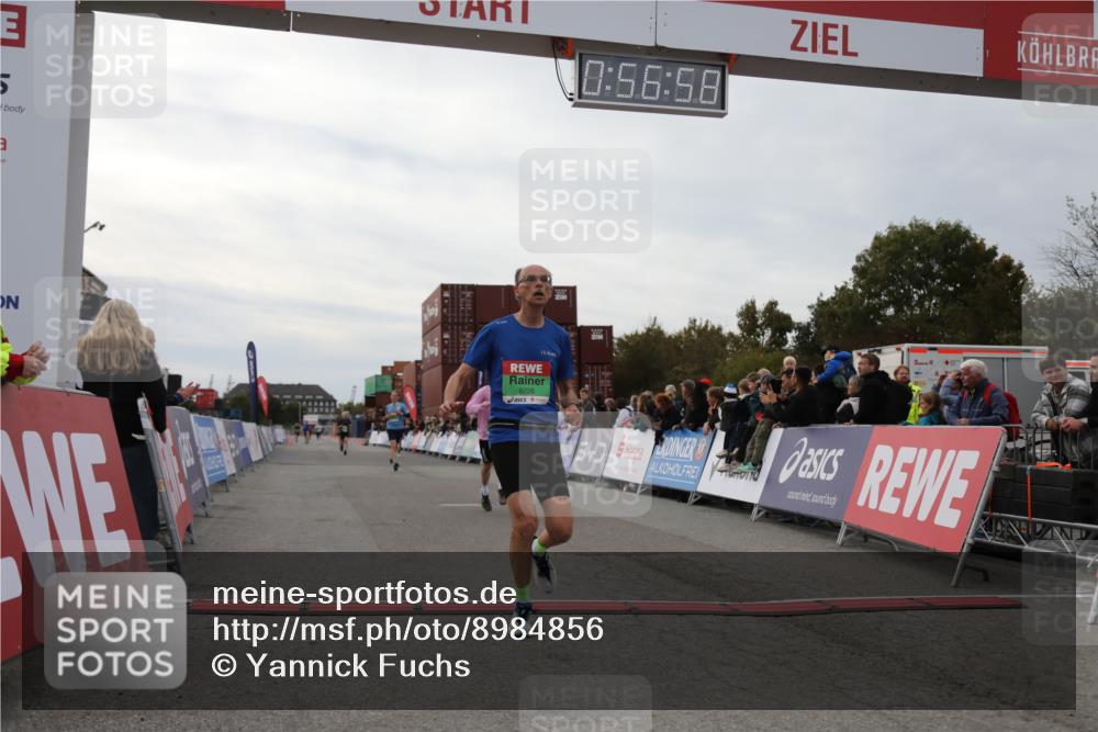 03.10.2025 - Köhlbrandbrückenlauf Yannick Fuchs http://msf.ph/oto/8984856 03.10.2025 15:56:56 Ziel 7882, 9226, 9664, 9665 meine-sportfotos.de