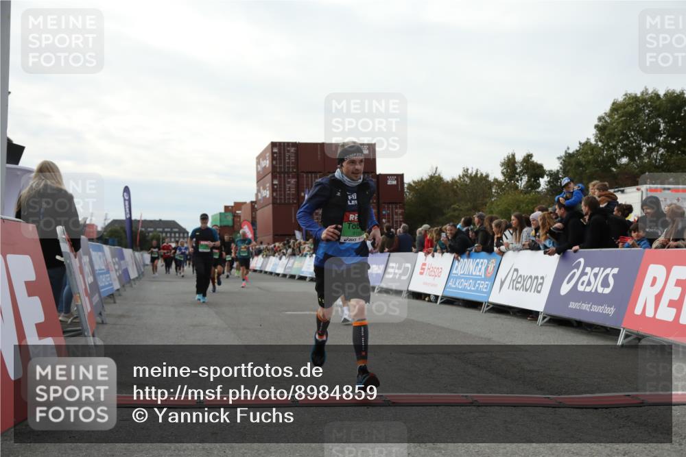 03.10.2025 - Köhlbrandbrückenlauf Yannick Fuchs http://msf.ph/oto/8984859 03.10.2025 16:09:40 Ziel 7498, 8814, 8826, 8834, 9024, 9150, 9301, 9567, 9748 meine-sportfotos.de