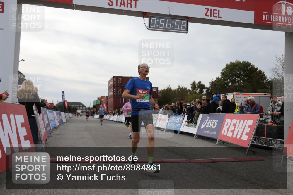 03.10.2025 - Köhlbrandbrückenlauf Yannick Fuchs http://msf.ph/oto/8984861 03.10.2025 15:56:56 Ziel 7882, 9226, 9664, 9665 meine-sportfotos.de
