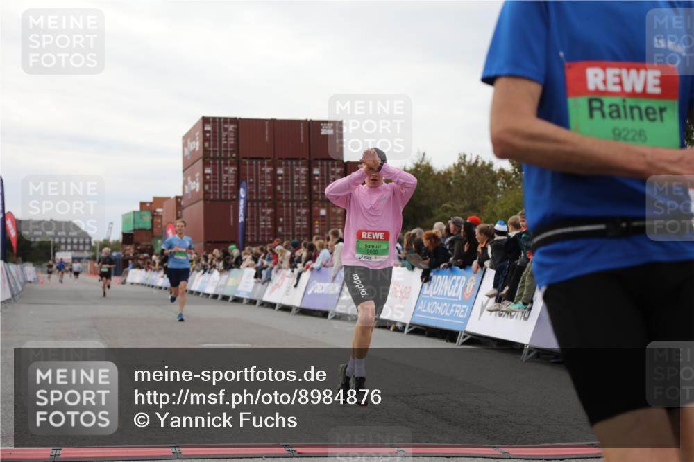 03.10.2025 - Köhlbrandbrückenlauf Yannick Fuchs http://msf.ph/oto/8984876 03.10.2025 15:56:57 Ziel 7882, 9226, 9665, 9751 meine-sportfotos.de
