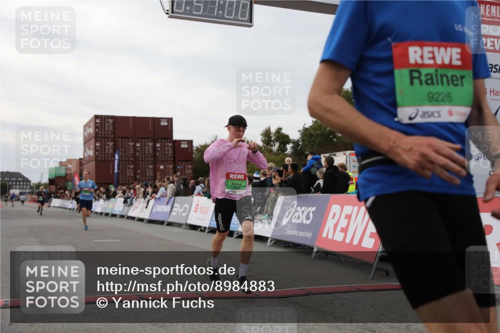 03.10.2025 - Köhlbrandbrückenlauf Yannick Fuchs http://msf.ph/oto/8984883 03.10.2025 15:56:58 Ziel 7041, 7882, 9226, 9665, 9751 meine-sportfotos.de