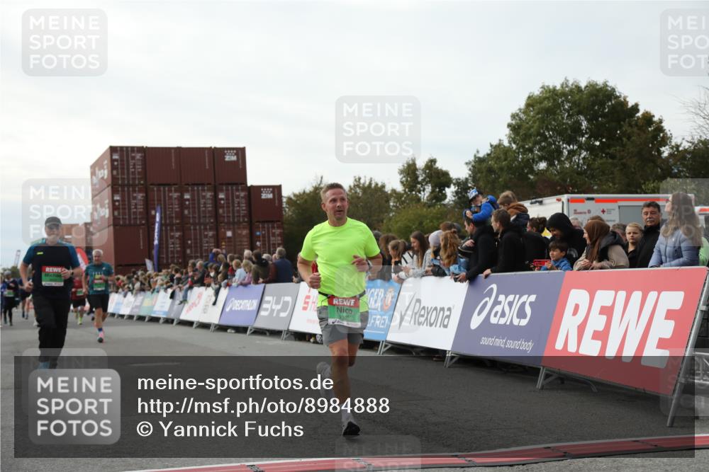 03.10.2025 - Köhlbrandbrückenlauf Yannick Fuchs http://msf.ph/oto/8984888 03.10.2025 16:09:41 Ziel 7305, 7306, 7452, 7498, 7583, 8814, 8826, 8834, 9024, 9097, 9150, 9301, 9567, 9671, 9748 meine-sportfotos.de