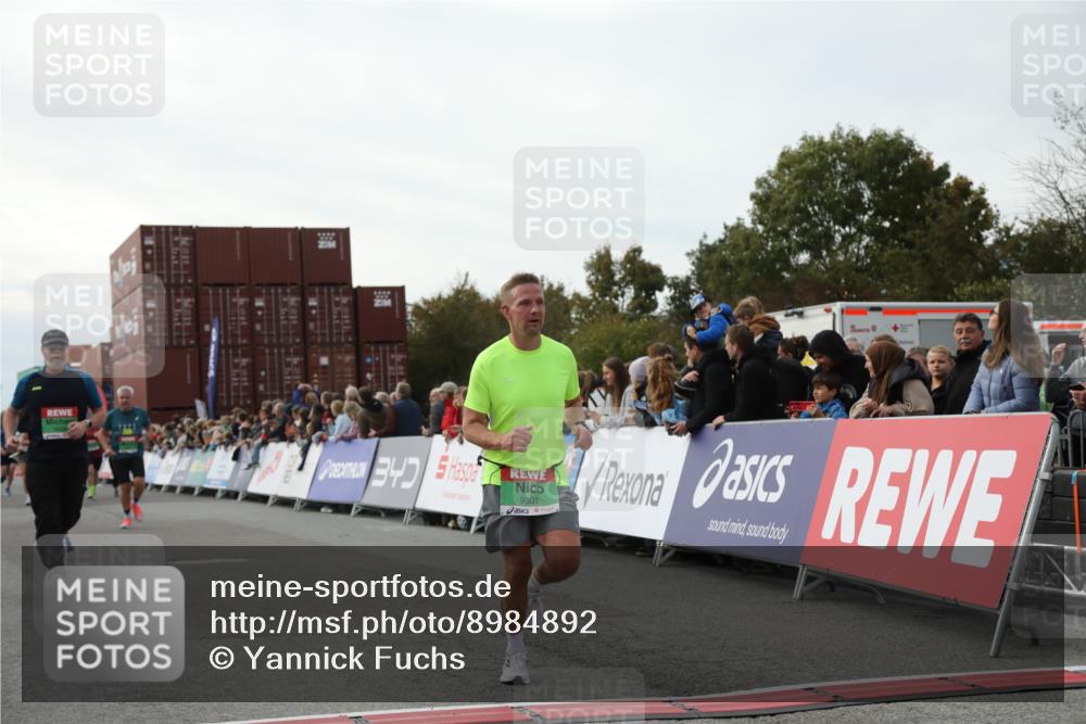 03.10.2025 - Köhlbrandbrückenlauf Yannick Fuchs http://msf.ph/oto/8984892 03.10.2025 16:09:42 Ziel 7272, 7305, 7306, 7452, 7498, 7583, 8814, 8826, 8834, 9024, 9097, 9150, 9181, 9301, 9567, 9600, 9671, 9748 meine-sportfotos.de