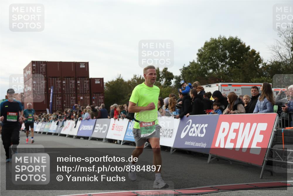03.10.2025 - Köhlbrandbrückenlauf Yannick Fuchs http://msf.ph/oto/8984897 03.10.2025 16:09:42 Ziel 7272, 7305, 7306, 7452, 7498, 7583, 8814, 8826, 8834, 9024, 9097, 9150, 9181, 9301, 9567, 9600, 9671, 9748 meine-sportfotos.de