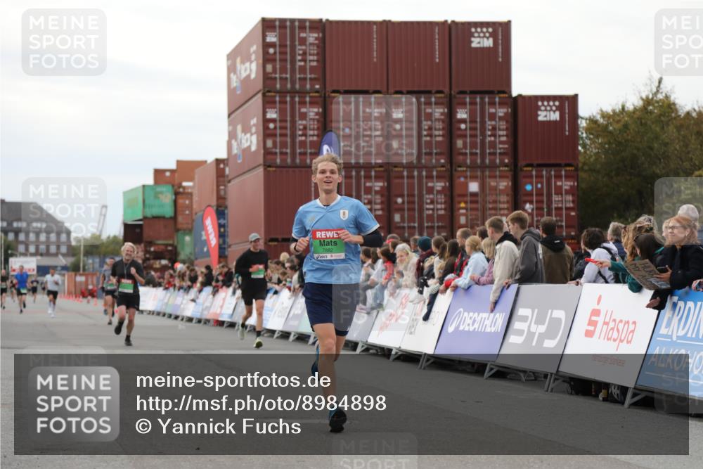 03.10.2025 - Köhlbrandbrückenlauf Yannick Fuchs http://msf.ph/oto/8984898 03.10.2025 15:56:59 Ziel 7041, 7882, 9226, 9665, 9751 meine-sportfotos.de