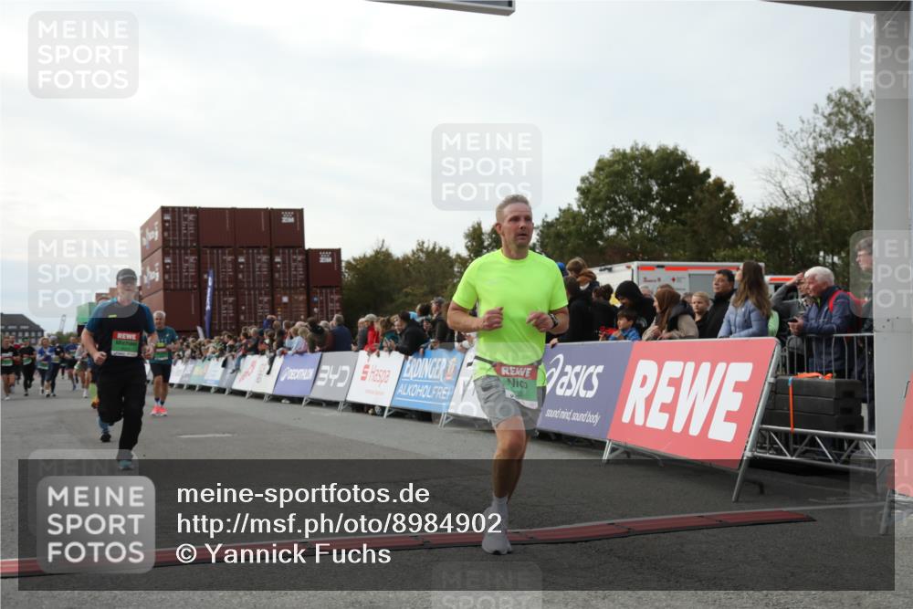 03.10.2025 - Köhlbrandbrückenlauf Yannick Fuchs http://msf.ph/oto/8984902 03.10.2025 16:09:42 Ziel 7272, 7305, 7306, 7452, 7498, 7583, 8814, 8826, 8834, 9024, 9097, 9150, 9181, 9301, 9567, 9600, 9671, 9748 meine-sportfotos.de