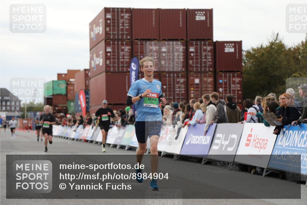 03.10.2025 - Köhlbrandbrückenlauf Yannick Fuchs http://msf.ph/oto/8984904 03.10.2025 15:56:59 Ziel 7041, 7882, 9226, 9665, 9751 meine-sportfotos.de