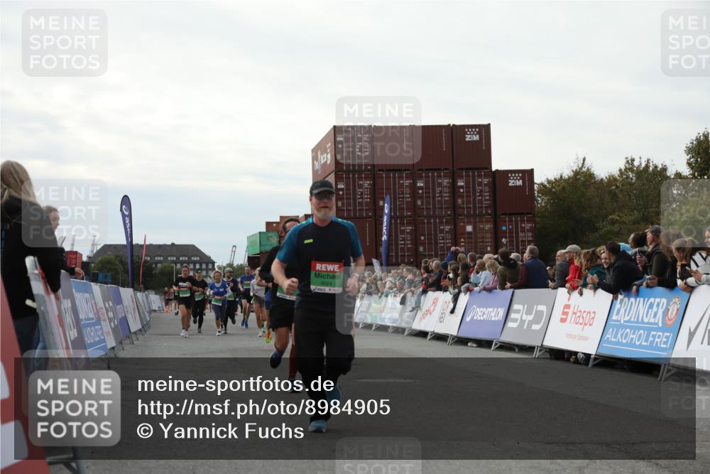 03.10.2025 - Köhlbrandbrückenlauf Yannick Fuchs http://msf.ph/oto/8984905 03.10.2025 16:09:42 Ziel 7272, 7305, 7306, 7452, 7498, 7583, 8814, 8826, 8834, 9024, 9097, 9150, 9181, 9301, 9567, 9600, 9671, 9748 meine-sportfotos.de