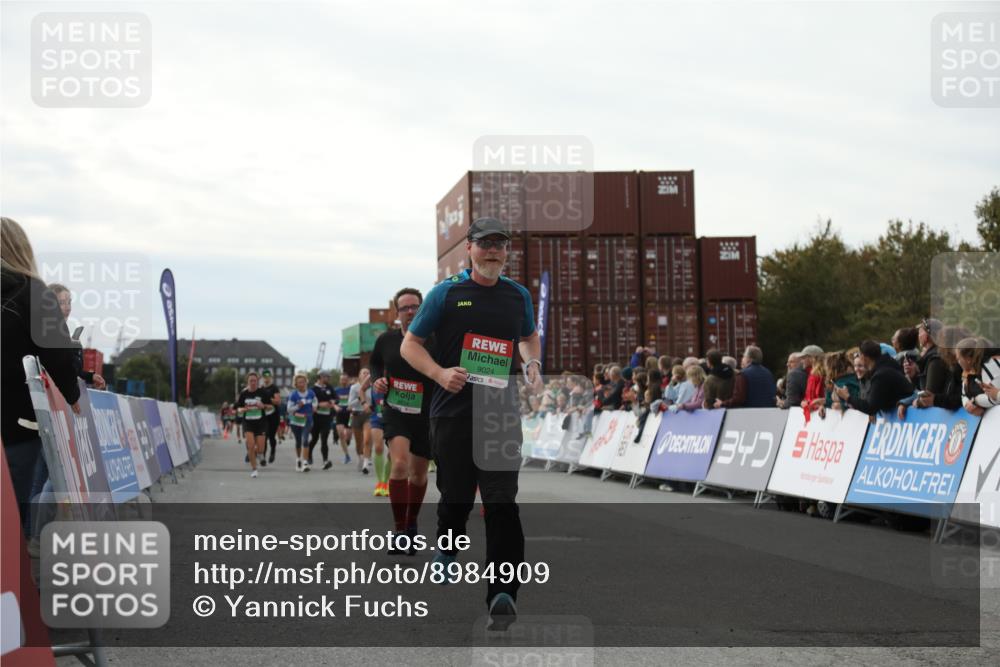03.10.2025 - Köhlbrandbrückenlauf Yannick Fuchs http://msf.ph/oto/8984909 03.10.2025 16:09:43 Ziel 7272, 7305, 7306, 7452, 7498, 7583, 8814, 8826, 8834, 9024, 9097, 9150, 9181, 9301, 9567, 9600, 9671, 9748 meine-sportfotos.de