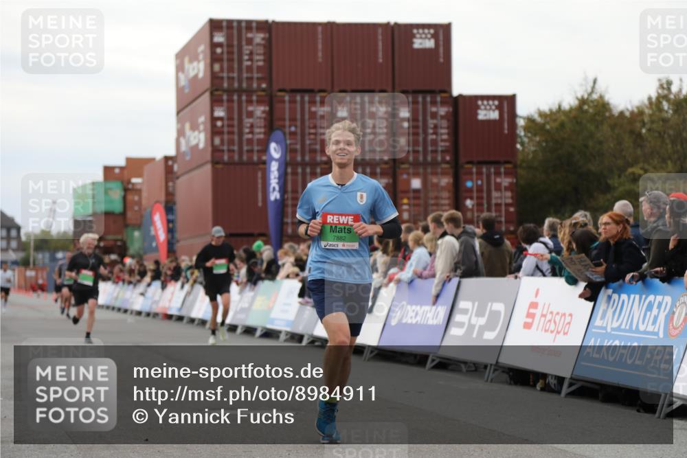 03.10.2025 - Köhlbrandbrückenlauf Yannick Fuchs http://msf.ph/oto/8984911 03.10.2025 15:57:00 Ziel 7041, 7882, 9226, 9665, 9751 meine-sportfotos.de