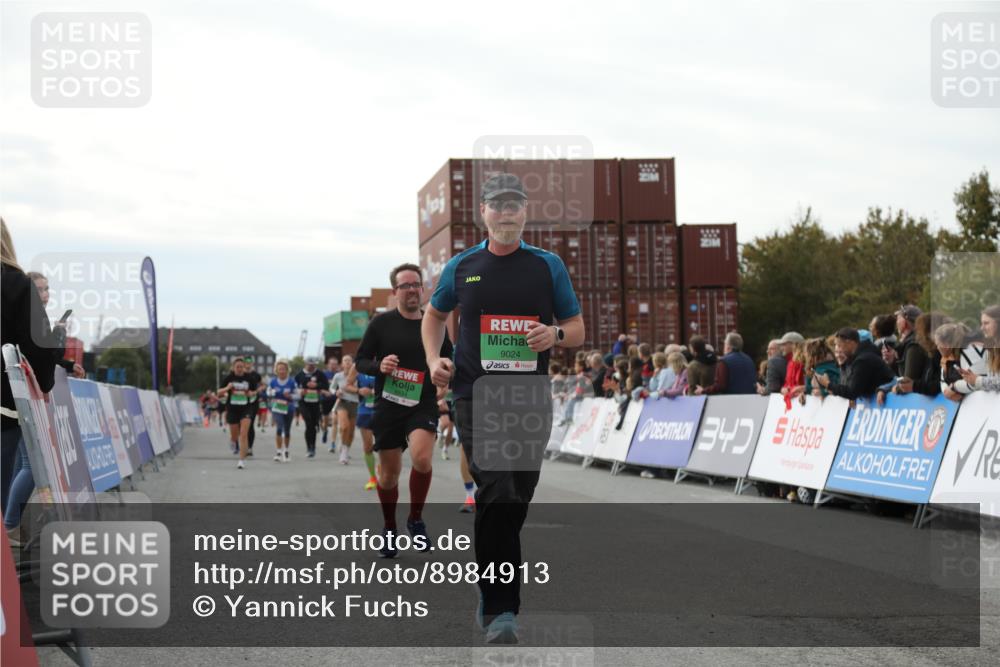 03.10.2025 - Köhlbrandbrückenlauf Yannick Fuchs http://msf.ph/oto/8984913 03.10.2025 16:09:43 Ziel 7272, 7305, 7306, 7452, 7498, 7583, 8814, 8826, 8834, 9024, 9097, 9150, 9181, 9301, 9567, 9600, 9671, 9748 meine-sportfotos.de