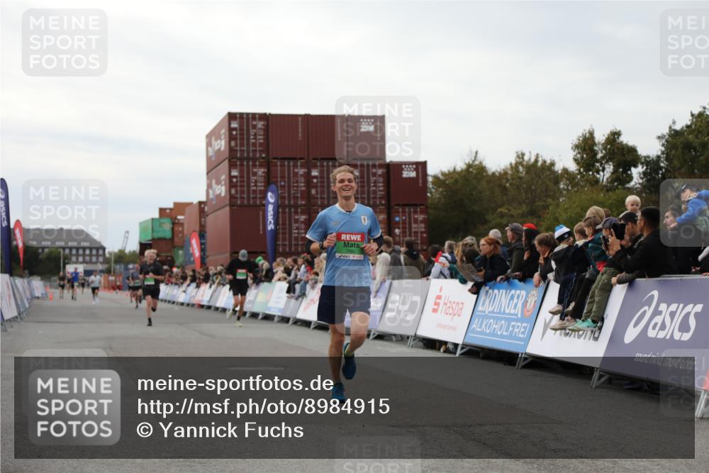 03.10.2025 - Köhlbrandbrückenlauf Yannick Fuchs http://msf.ph/oto/8984915 03.10.2025 15:57:00 Ziel 7041, 7882, 9226, 9665, 9751 meine-sportfotos.de