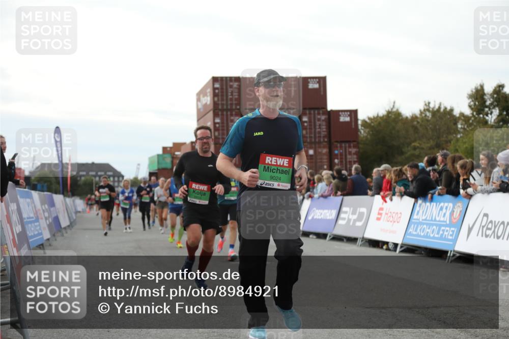 03.10.2025 - Köhlbrandbrückenlauf Yannick Fuchs http://msf.ph/oto/8984921 03.10.2025 16:09:43 Ziel 7272, 7305, 7306, 7452, 7498, 7583, 8814, 8826, 8834, 9024, 9097, 9150, 9181, 9301, 9567, 9600, 9671, 9748 meine-sportfotos.de