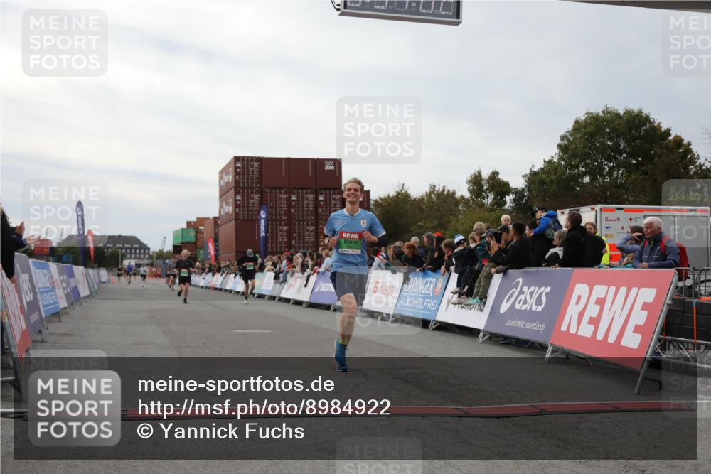 03.10.2025 - Köhlbrandbrückenlauf Yannick Fuchs http://msf.ph/oto/8984922 03.10.2025 15:57:00 Ziel 7041, 7882, 9226, 9665, 9751 meine-sportfotos.de