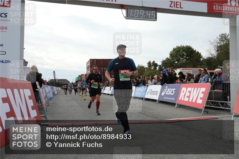 03.10.2025 - Köhlbrandbrückenlauf Yannick Fuchs http://msf.ph/oto/8984933 03.10.2025 16:09:44 Ziel 7272, 7305, 7306, 7452, 7498, 7583, 8814, 8826, 8834, 9024, 9097, 9150, 9181, 9301, 9567, 9600, 9671, 9748 meine-sportfotos.de