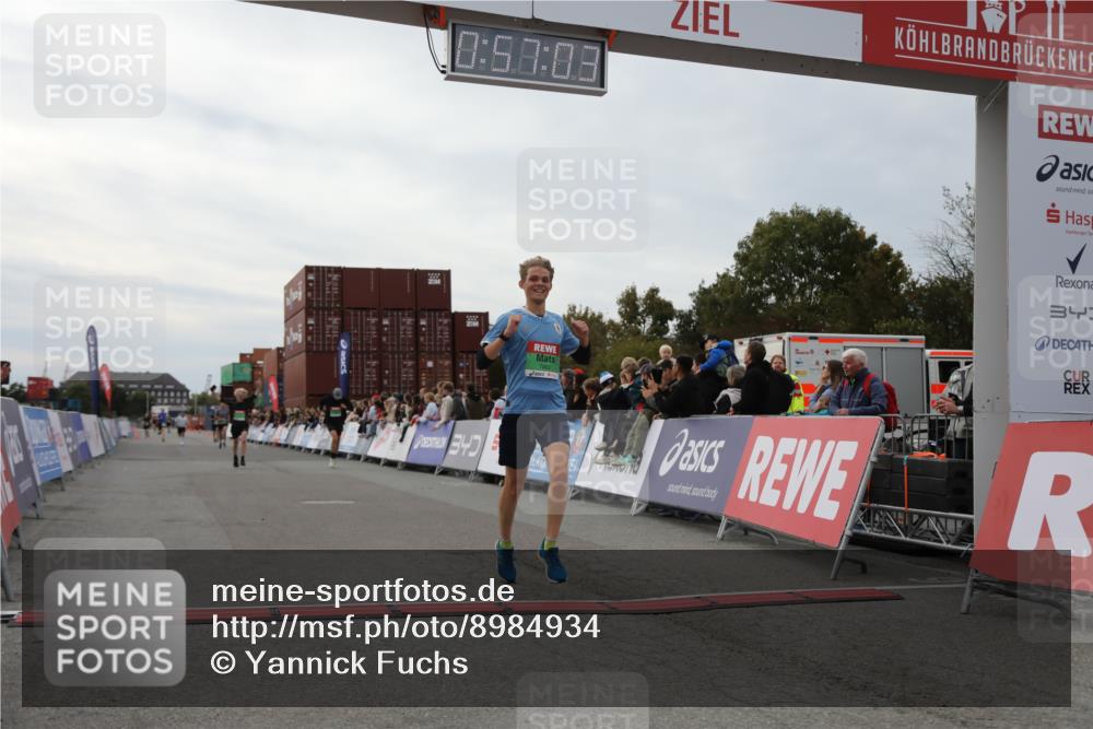 03.10.2025 - Köhlbrandbrückenlauf Yannick Fuchs http://msf.ph/oto/8984934 03.10.2025 15:57:01 Ziel 7041, 7882, 9665, 9751 meine-sportfotos.de