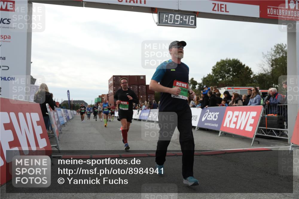 03.10.2025 - Köhlbrandbrückenlauf Yannick Fuchs http://msf.ph/oto/8984941 03.10.2025 16:09:44 Ziel 7272, 7305, 7306, 7452, 7498, 7583, 8814, 8826, 8834, 9024, 9097, 9150, 9181, 9301, 9567, 9600, 9671, 9748 meine-sportfotos.de