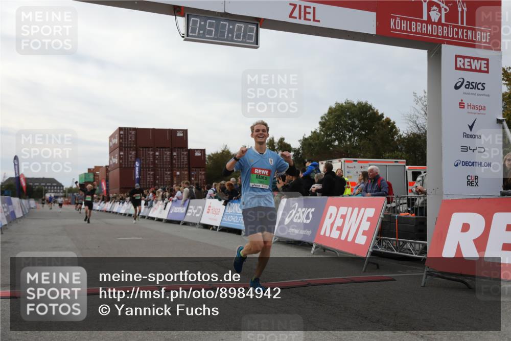 03.10.2025 - Köhlbrandbrückenlauf Yannick Fuchs http://msf.ph/oto/8984942 03.10.2025 15:57:01 Ziel 7041, 7882, 9665, 9751 meine-sportfotos.de