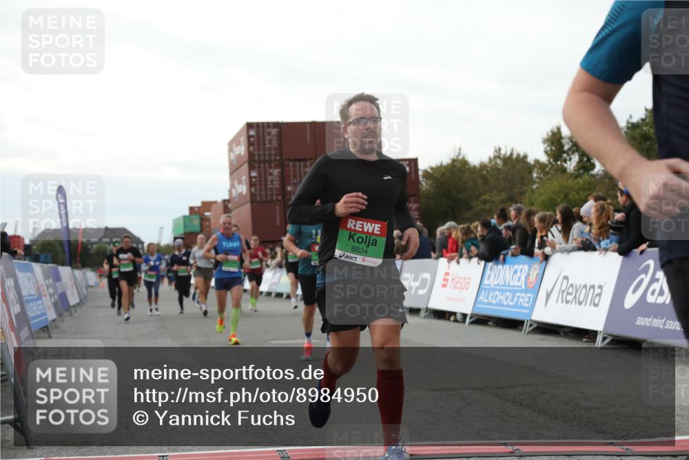03.10.2025 - Köhlbrandbrückenlauf Yannick Fuchs http://msf.ph/oto/8984950 03.10.2025 16:09:44 Ziel 7272, 7305, 7306, 7452, 7498, 7583, 8814, 8826, 8834, 9024, 9097, 9150, 9181, 9301, 9567, 9600, 9671, 9748 meine-sportfotos.de