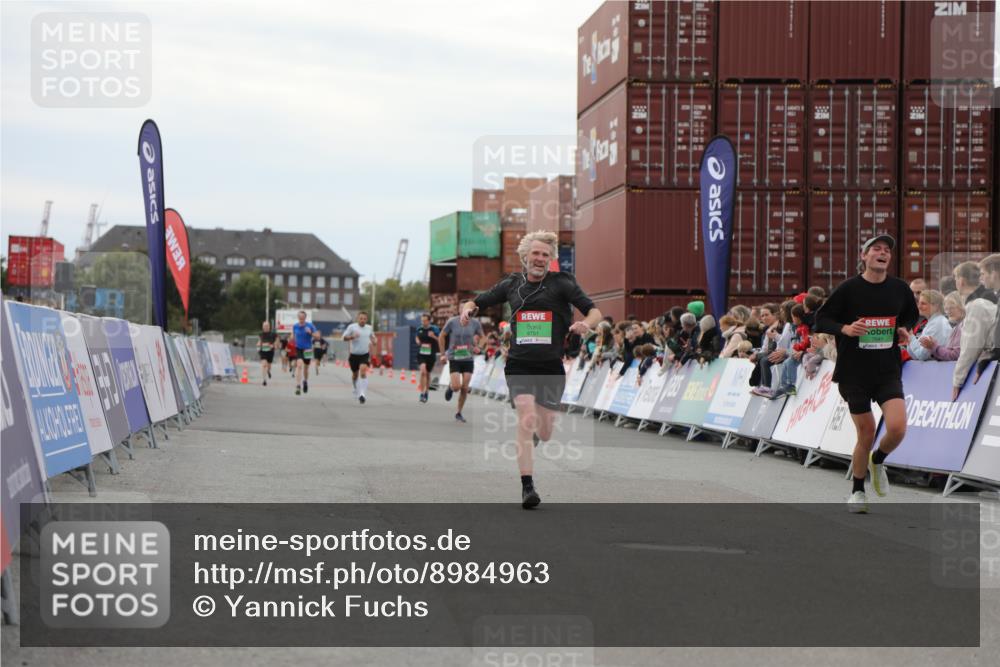 03.10.2025 - Köhlbrandbrückenlauf Yannick Fuchs http://msf.ph/oto/8984963 03.10.2025 15:57:03 Ziel 7041, 7593, 7618, 7882, 9751 meine-sportfotos.de