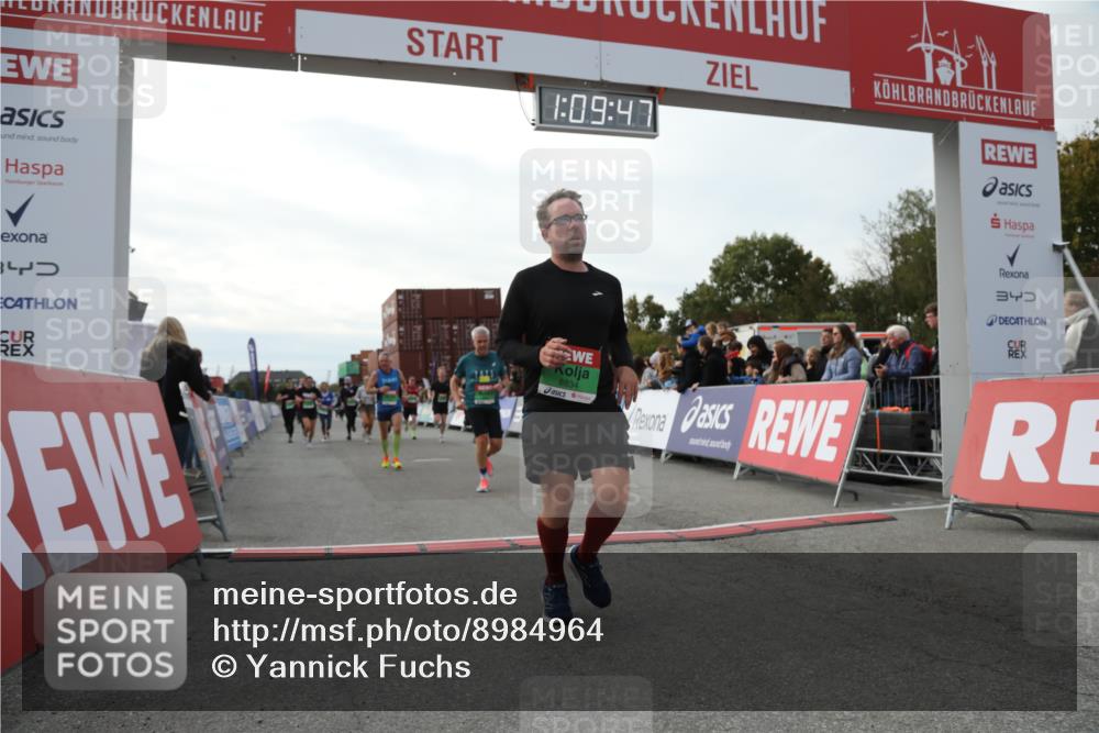 03.10.2025 - Köhlbrandbrückenlauf Yannick Fuchs http://msf.ph/oto/8984964 03.10.2025 16:09:45 Ziel 7272, 7305, 7306, 7452, 7498, 7583, 8814, 8826, 8834, 9024, 9097, 9181, 9301, 9567, 9600, 9671, 9748 meine-sportfotos.de