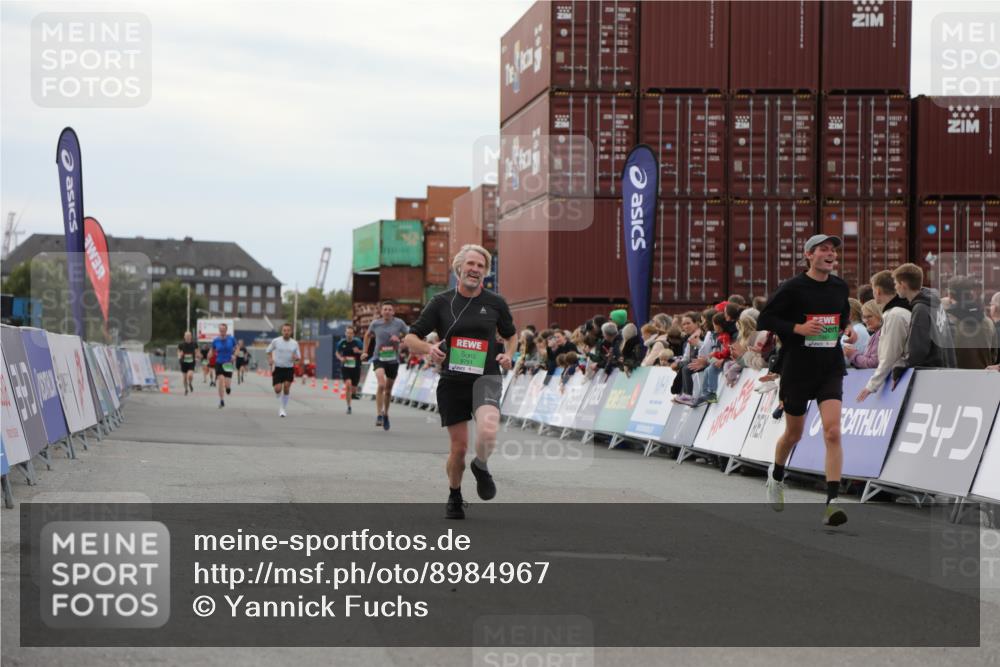 03.10.2025 - Köhlbrandbrückenlauf Yannick Fuchs http://msf.ph/oto/8984967 03.10.2025 15:57:03 Ziel 7041, 7593, 7618, 7882, 9751 meine-sportfotos.de